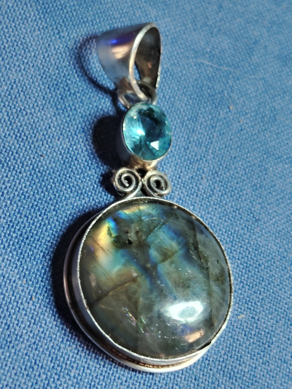 20"-STERLING LABRADORITE & LONDON BLUE TOPAZ PENDANT. BLUE-GREEN FLASH.